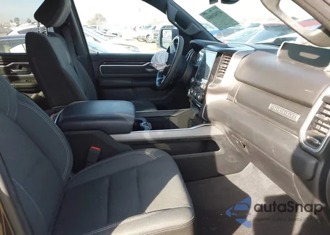 2021 Ram 1500 Big Horn 4X2 5'7 Box z USA, uszkodzony, nr VIN 1C6RREFT7MN593030